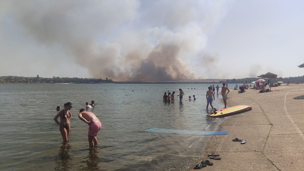 Incendio en Orellana y Campanario