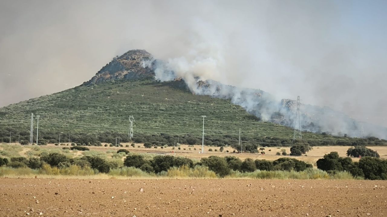 Declarado el nivel 1 de peligrosidad en un incendio en Mérida