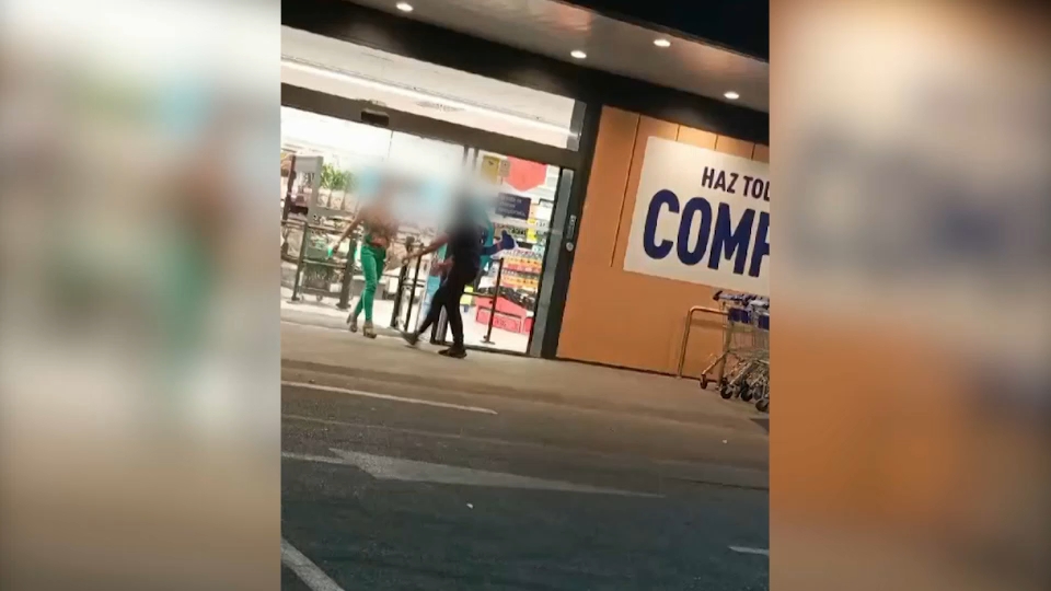 Un policía fuera de servicio detiene a mujer que había robado en un