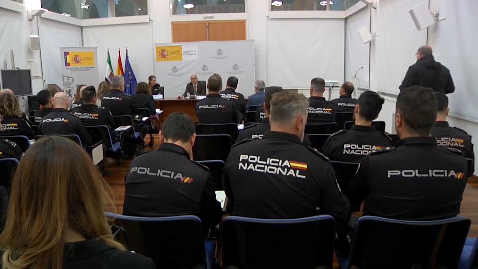 Formación de policías nacionales