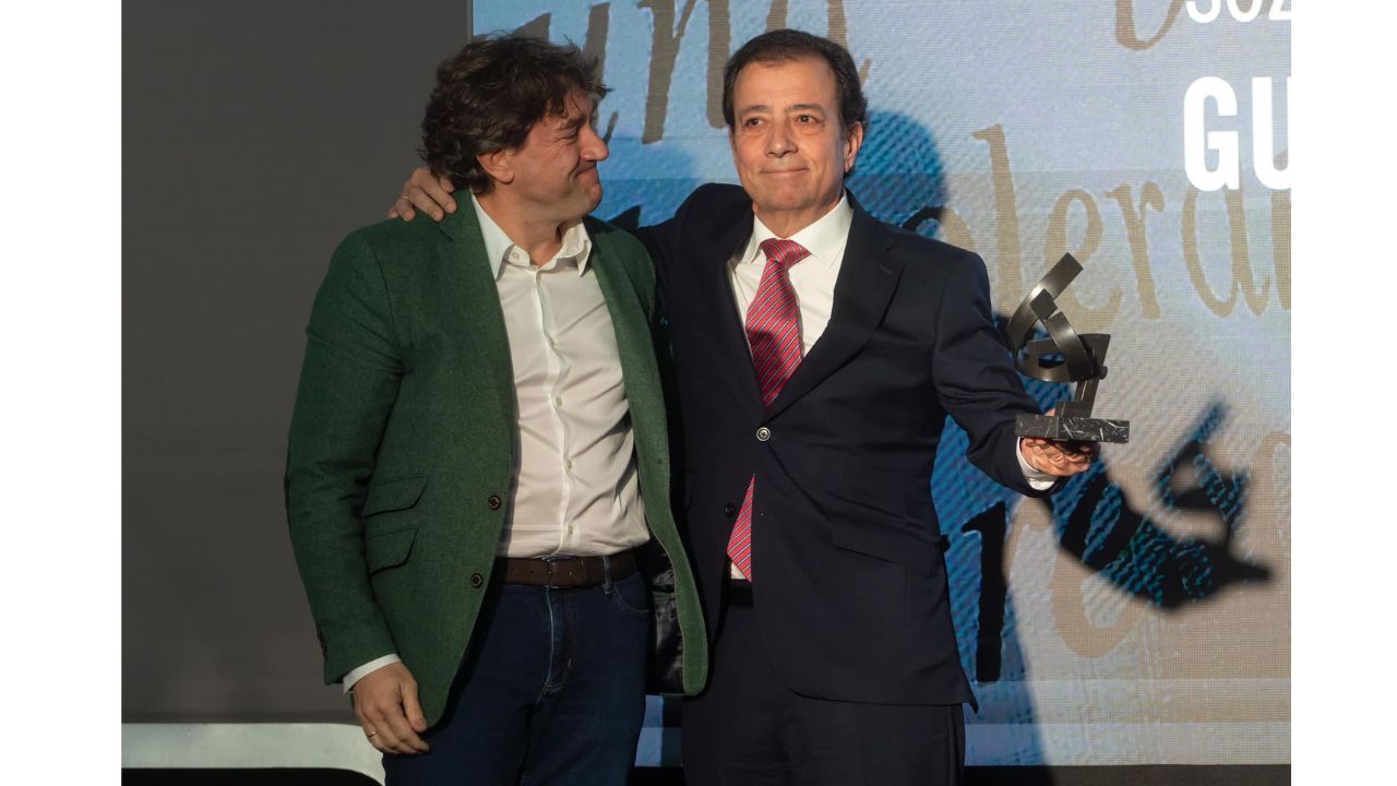 Guillermo Fernández Vara recibe el Premio Ramón Rubial a la Defensa de los Valores Socialistas