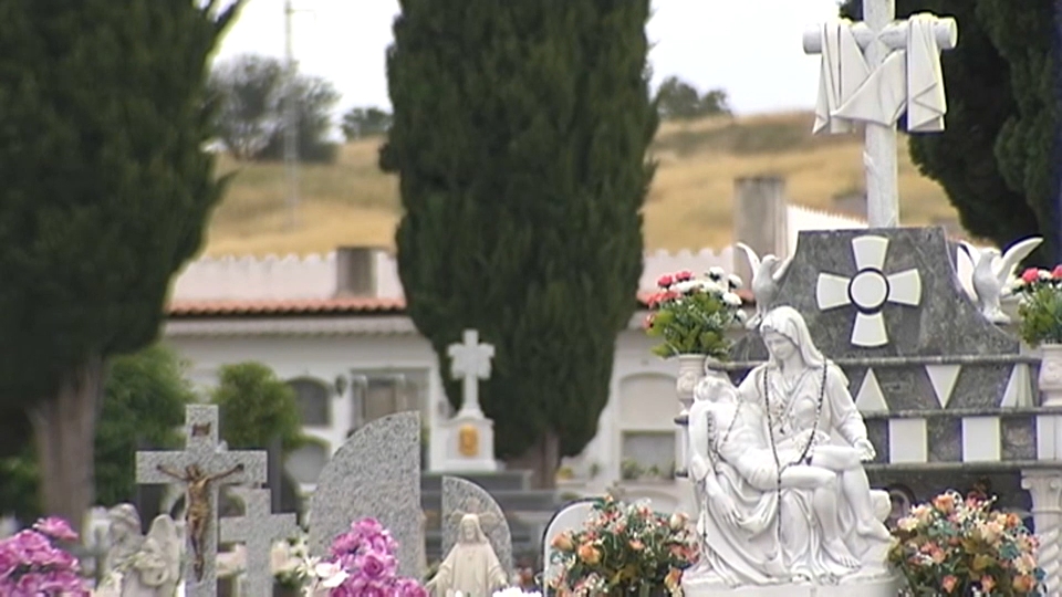 La Guardia Civil identifica al presunto responsable de vandalizar varios columbarios del Cementerio Nuevo de Badajoz