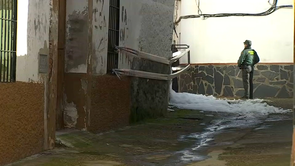 Fallecen un niño de 10 años y una mujer de 71 en un incendio en Castilblanco