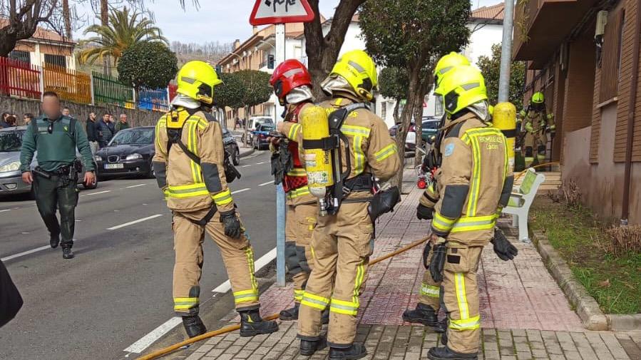 Trece personas han resultado afectadas por un incendio en una vivienda de Jaraíz de la Vera