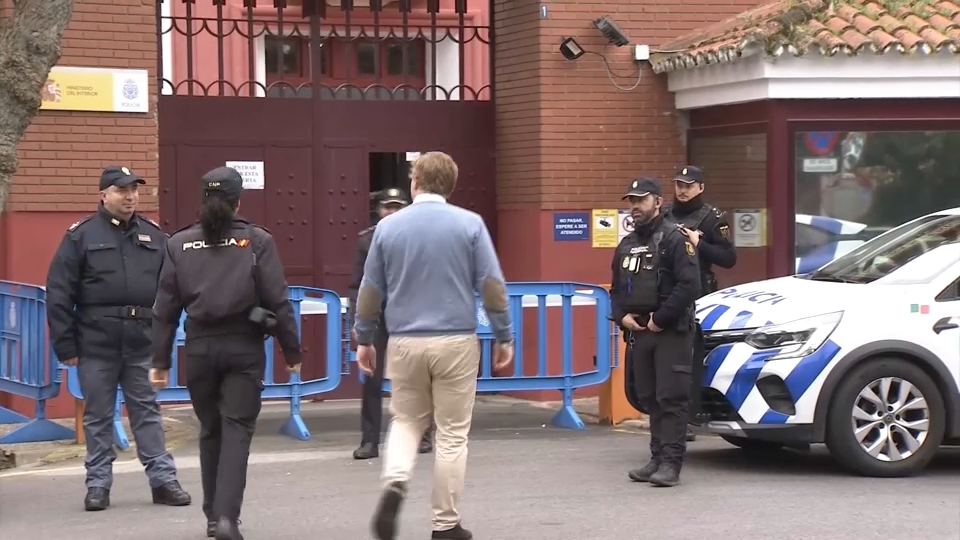 Agentes portugueses e italianos refuerzan la vigilancia policial en el Carnaval de Badajoz