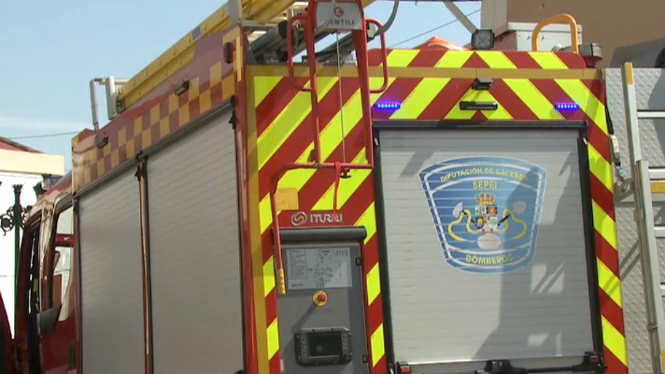 Bomberos de Trujillo sofocan un incendio registrado en una vivienda en Madroñera sin daños personales