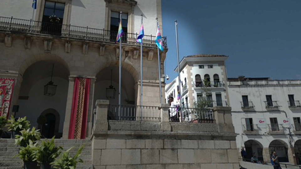 Retiran sin autorización las banderas LGBTI del ayuntamiento cacereño