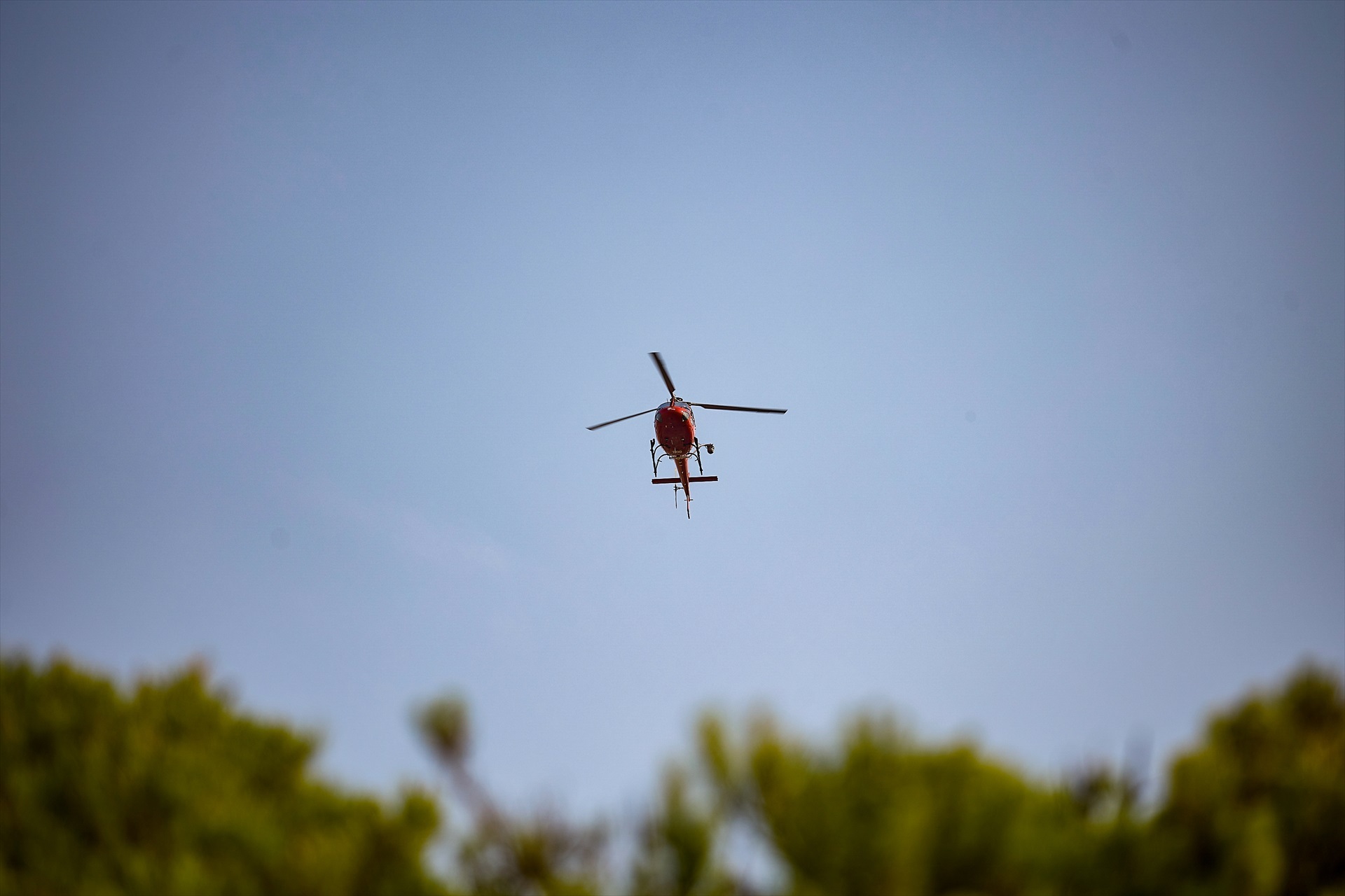 La Comunidad de Madrid envía un helicóptero bombardero para colaborar en la extinción de incendios de Extremadura