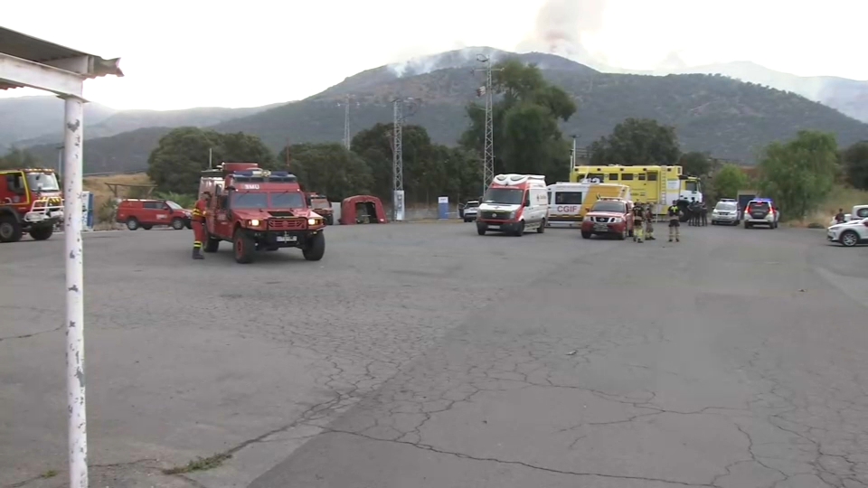 El incendio de Jarilla vira hacia Cabezabellosa, donde hay vecinos atrapados que no quisieron evacuar