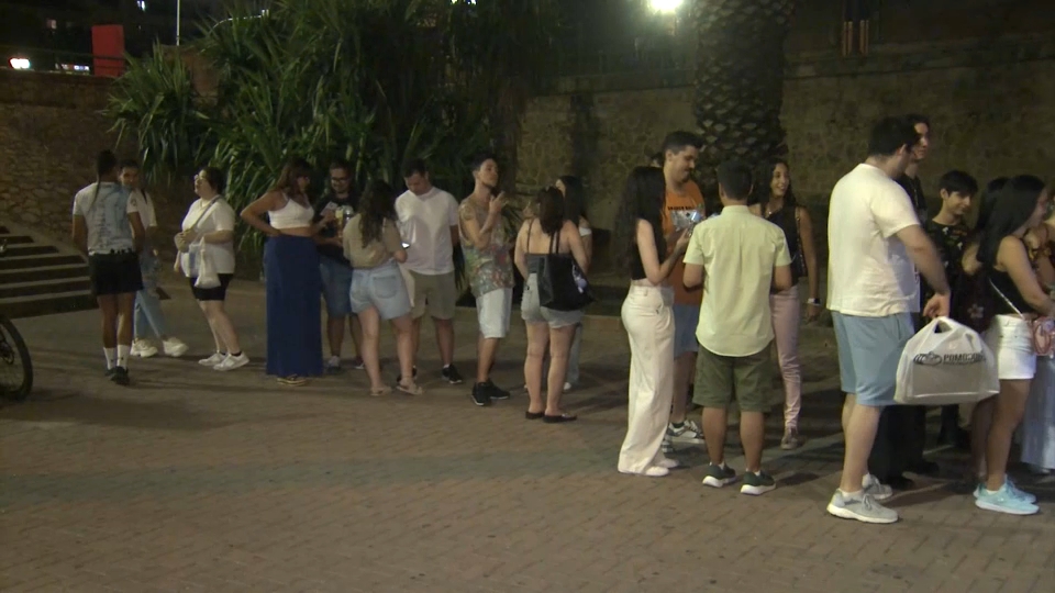 Gran acogida de "La noche sin" en Badajoz: diversión responsable junto al Guadiana