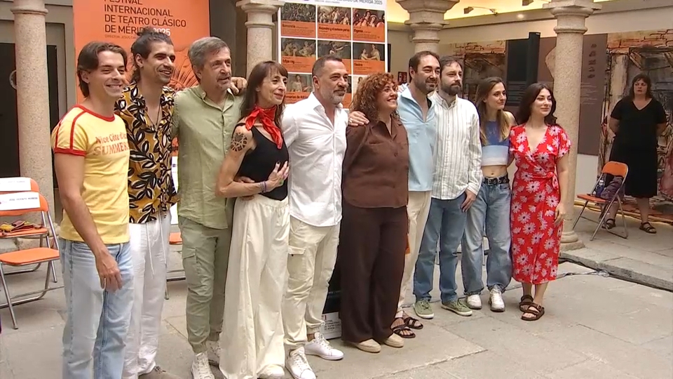 El elenco de 'Jasón y las furias' en la presentación de la obra