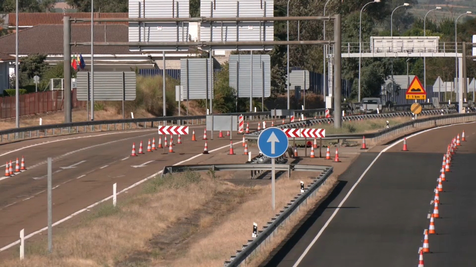 Carriles cortados en la A-5 a su paso por Badajoz