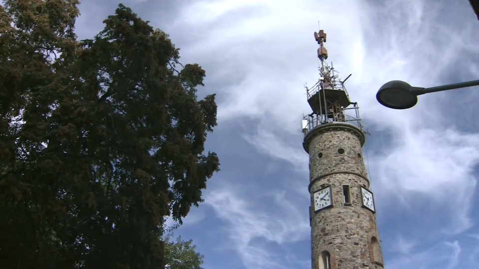 Una sentencia obliga a la empresa Cellnex a retirar las antenas  de la histórica Torre del Reloj 