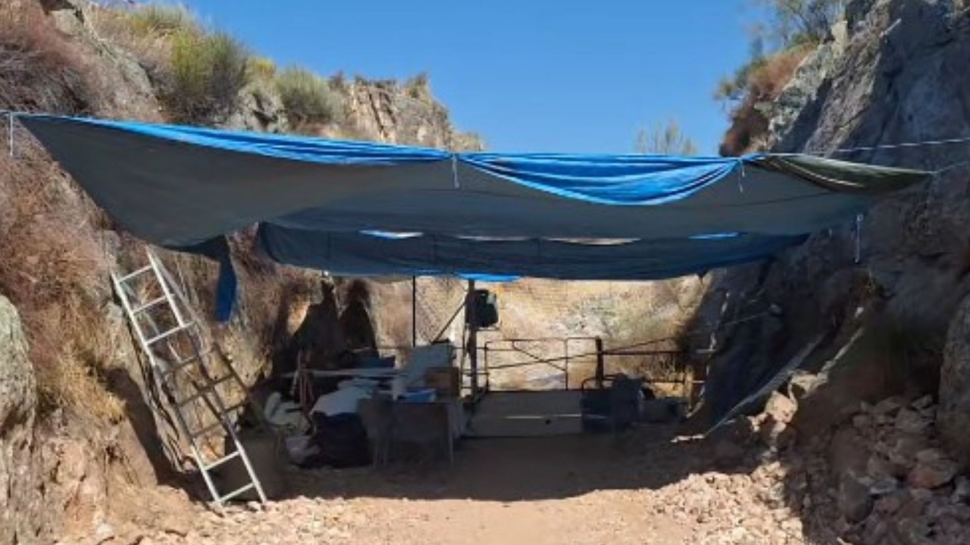 Trabajos de exhumación de víctimas de la Guerra Civil en la mina La Paloma 