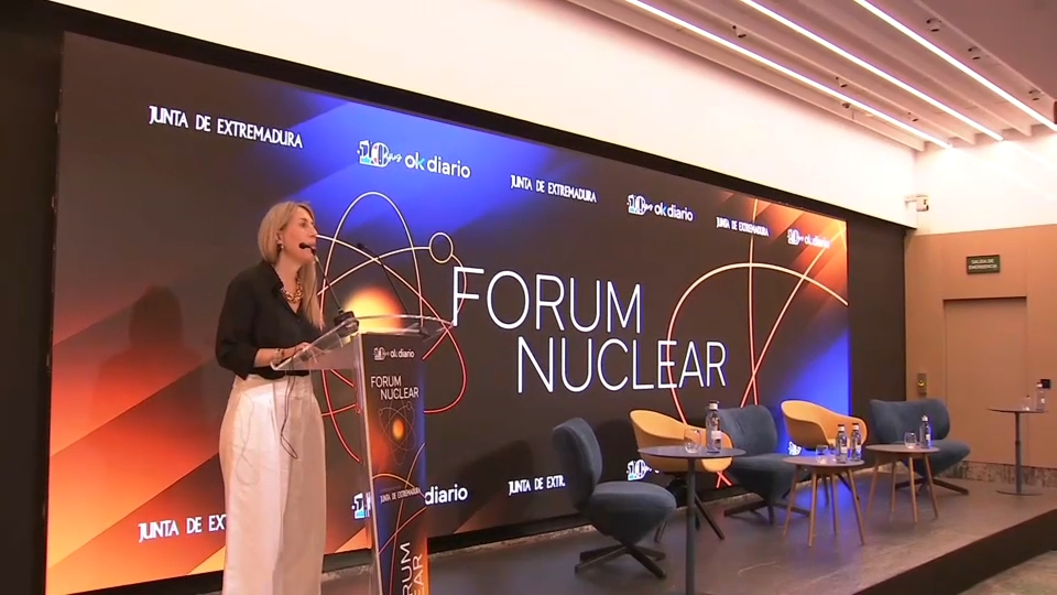 La presidenta de la Junta de Extremadura, María Guardiola, durante el Foro Nuclear organizado por Okdiario