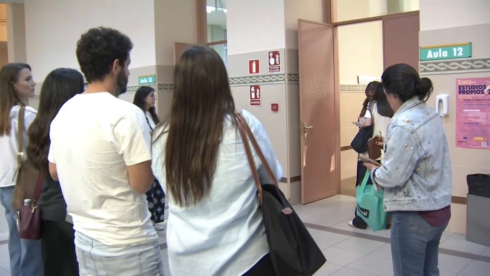 Opositores preparados para los exámenes del Servicio Extremeño de Salud