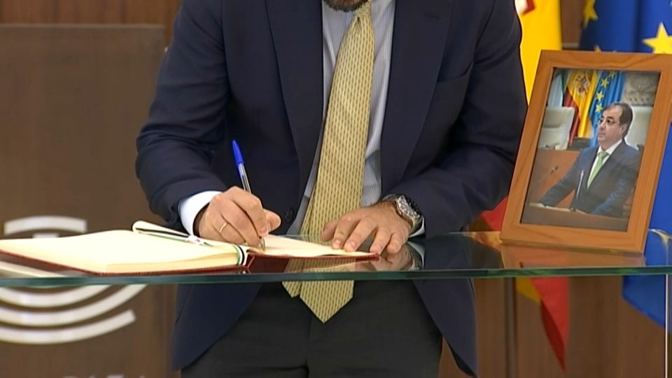 Libro de condolencias en memoria de Guillermo Fernández Vara en la Asamblea de Extremadura