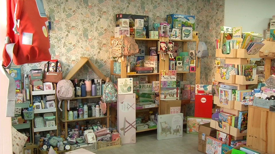 Interior de la tienda Juega con Casiopea, en Mérida