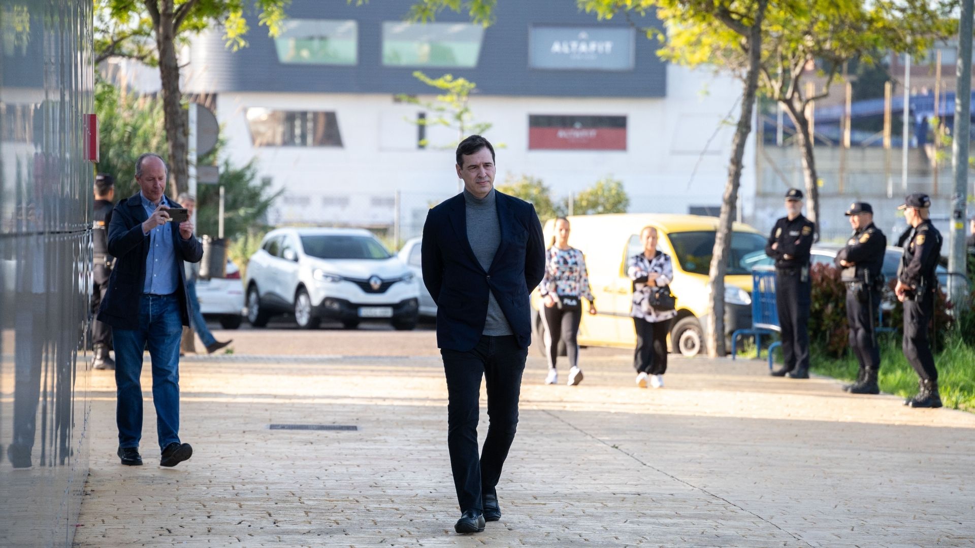 David Sánchez llega al Juzgado de Badajoz el 25 de abril de 2025 - Imagen de archivo.