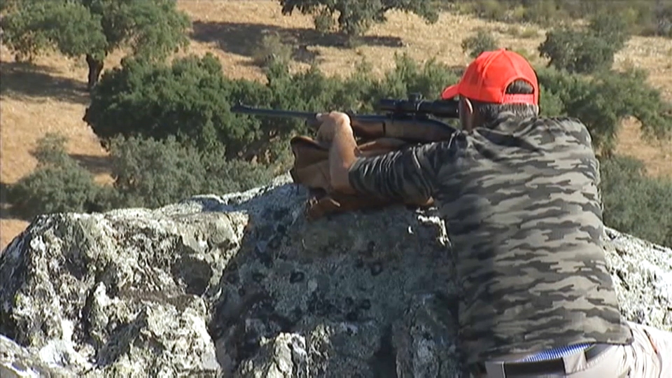 Un cazador durante una jornada de caza