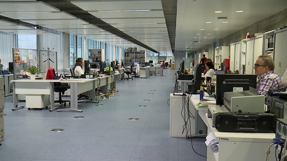 Funcionarios en su puesto de trabajo