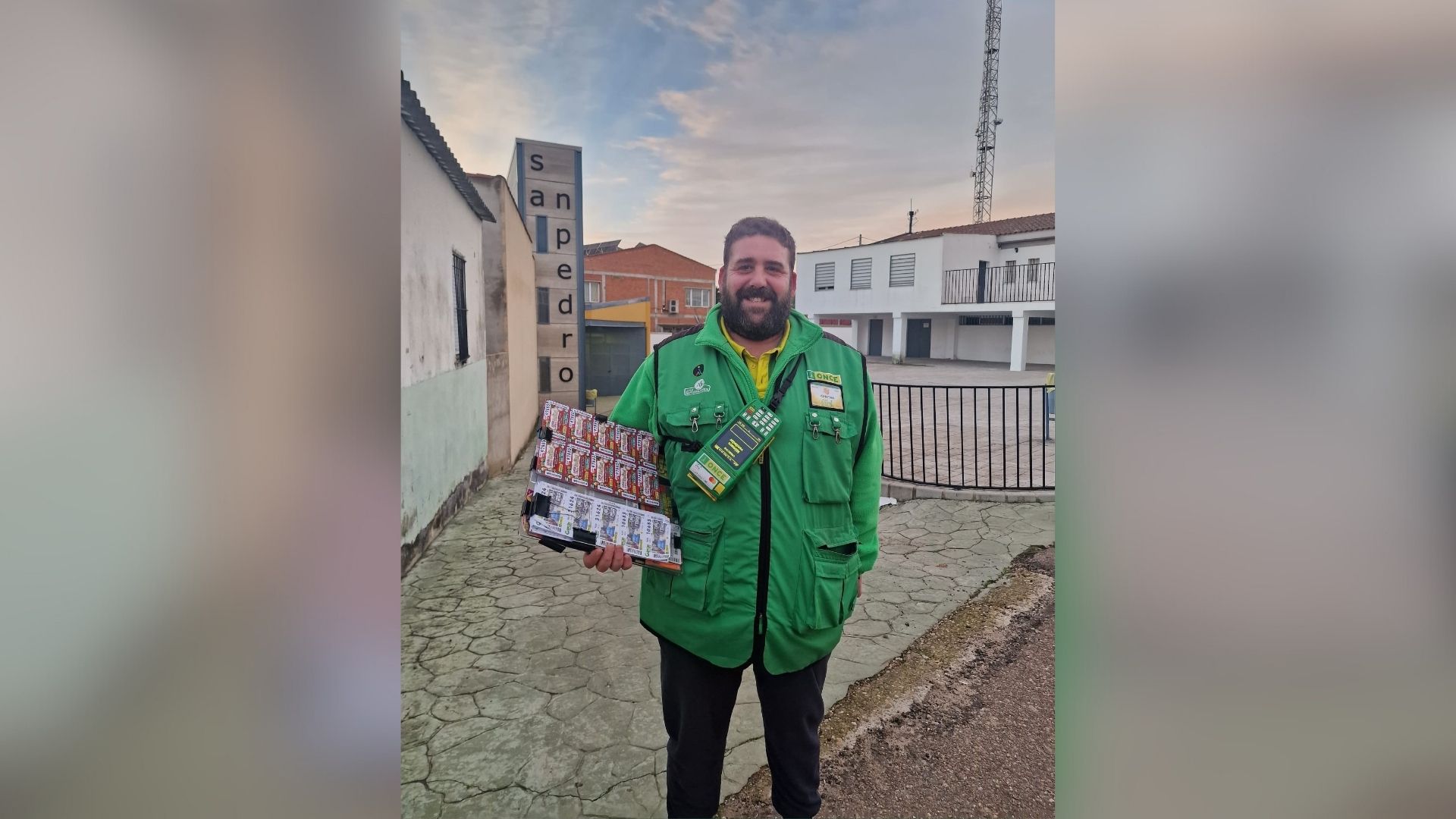 Jonatan Lozada, vendedor que ha dado el premio en Villagonzalo