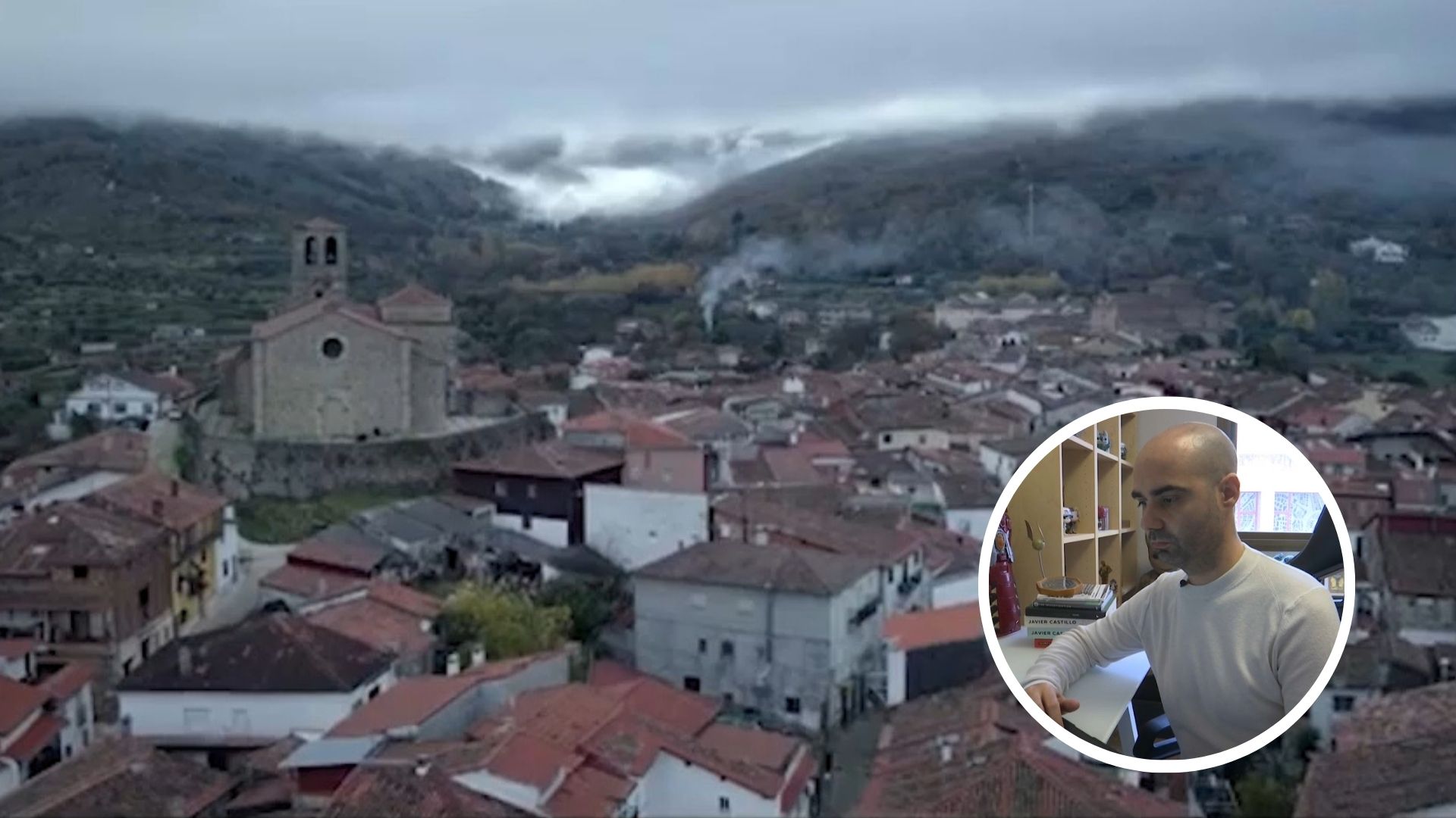 Imagen de la serie El cuco de cristal, rodada en Hervás, y Jesús Mesas, extremeño, y uno de los guionistas del proyecto