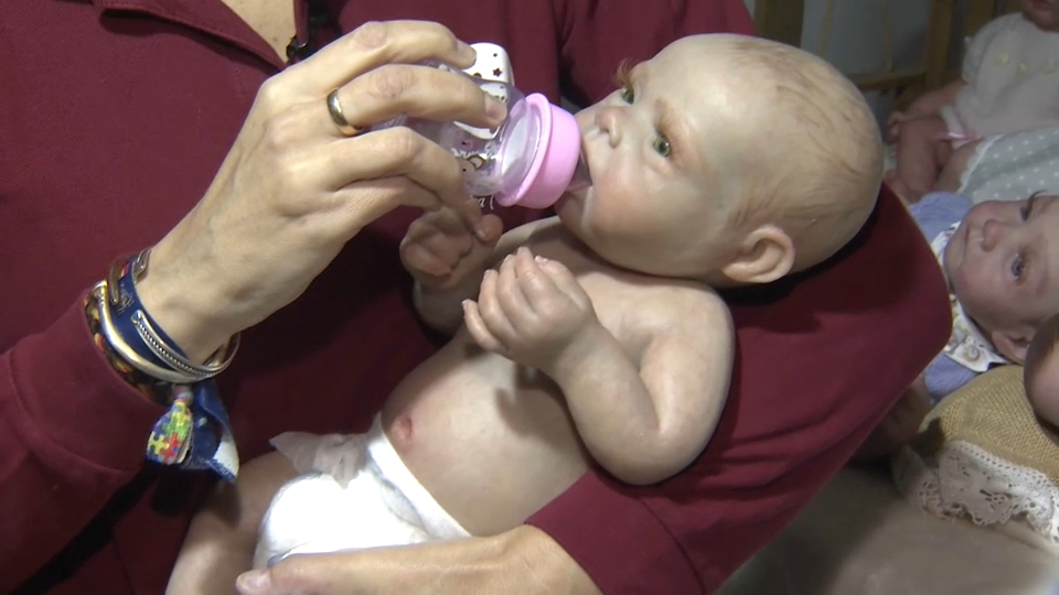 Bebé reborn 'nacido' en un taller de Zafra