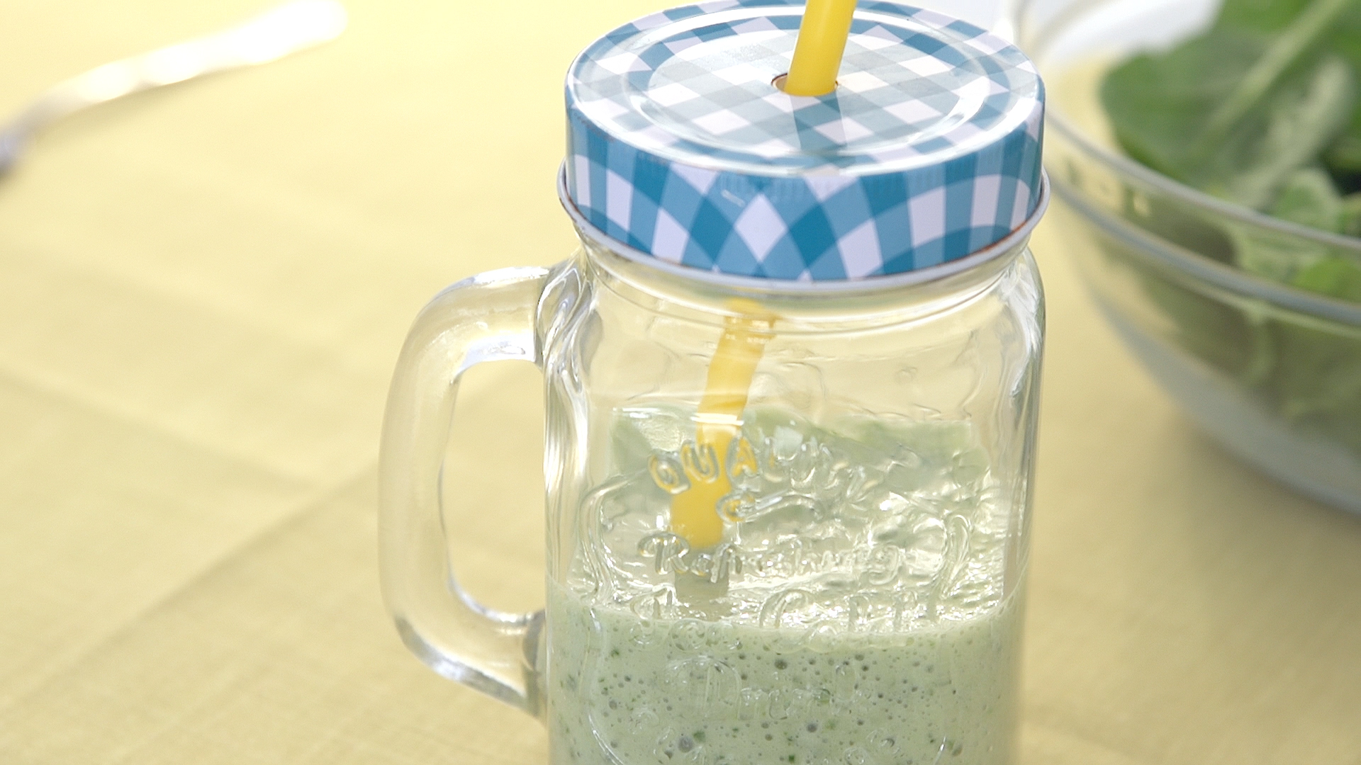 Batido De Espinacas Y Bebida Vegetal Para Tomar Antes Del Entrenamiento