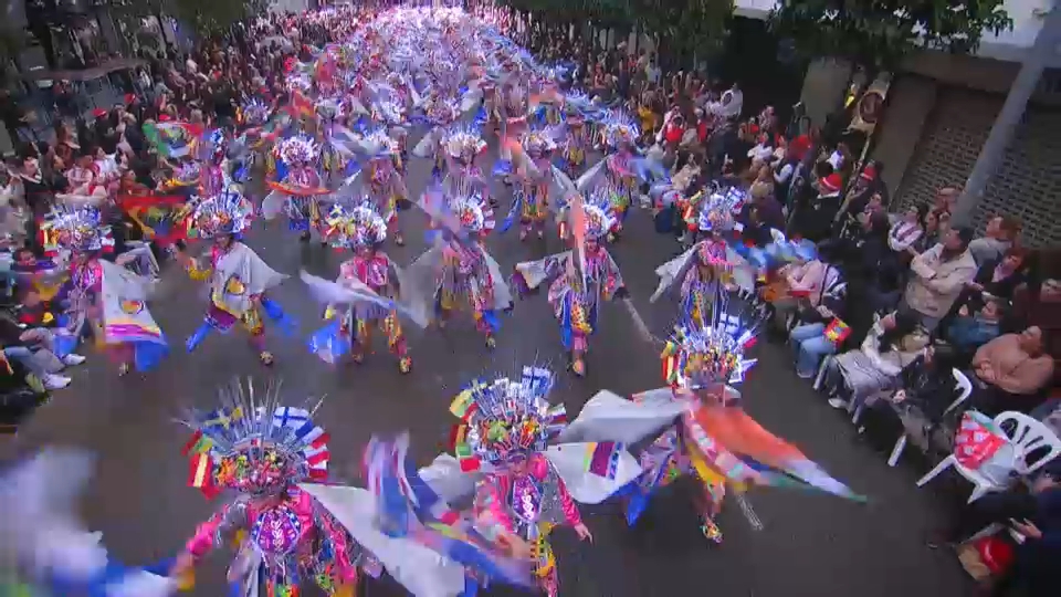 Desfile de comparsas el martes de carnaval en Badajoz 