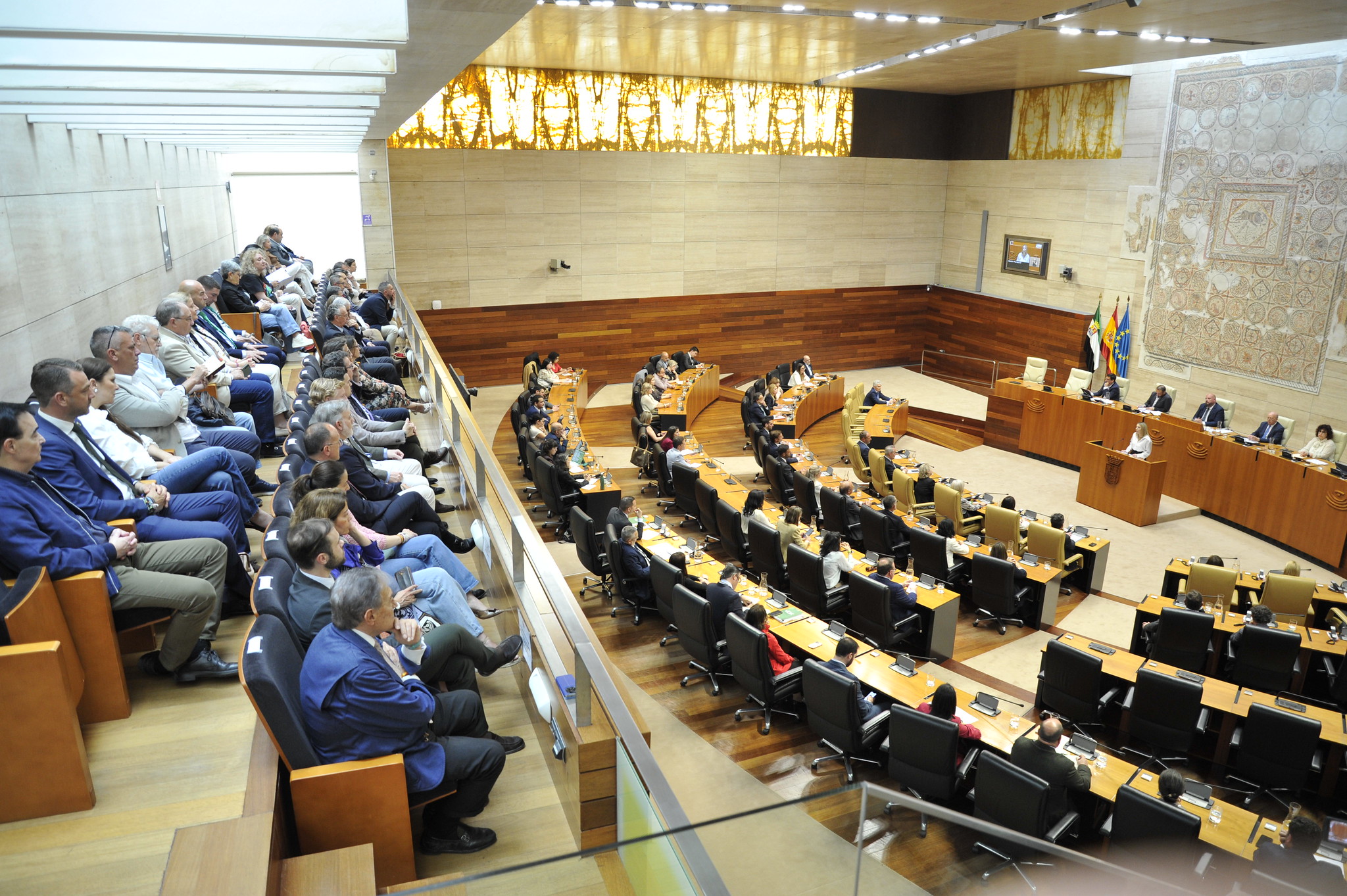 María Guardiola en la Asamblea de Extremadura