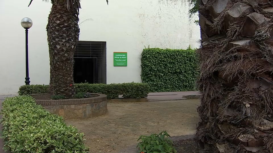 La Junta inicia los trámites para aplicar la inhabilitación del profesor acusado de abusos y que ejercía en Almendralejo