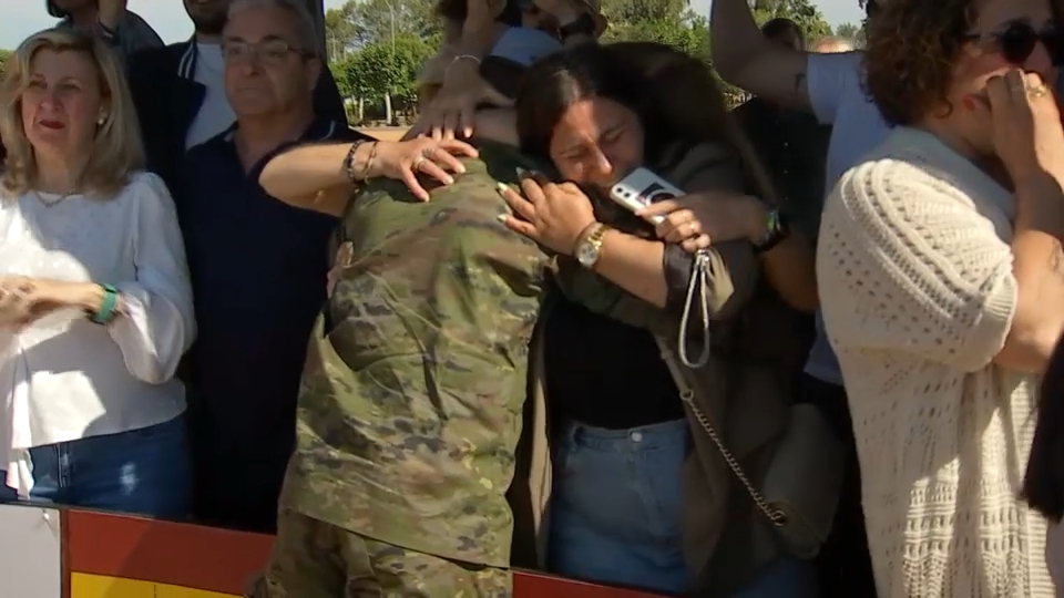Recibimiento a los militares de la Brigada Extremadura XI en Bótoa