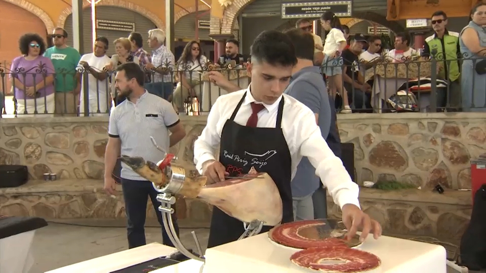 Cortadores de jamón se enfrentarán este domingo en un concurso en Jerez de los Caballeros