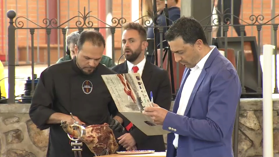 Cortadores de jamón se enfrentarán este domingo en un concurso en Jerez de los Caballeros