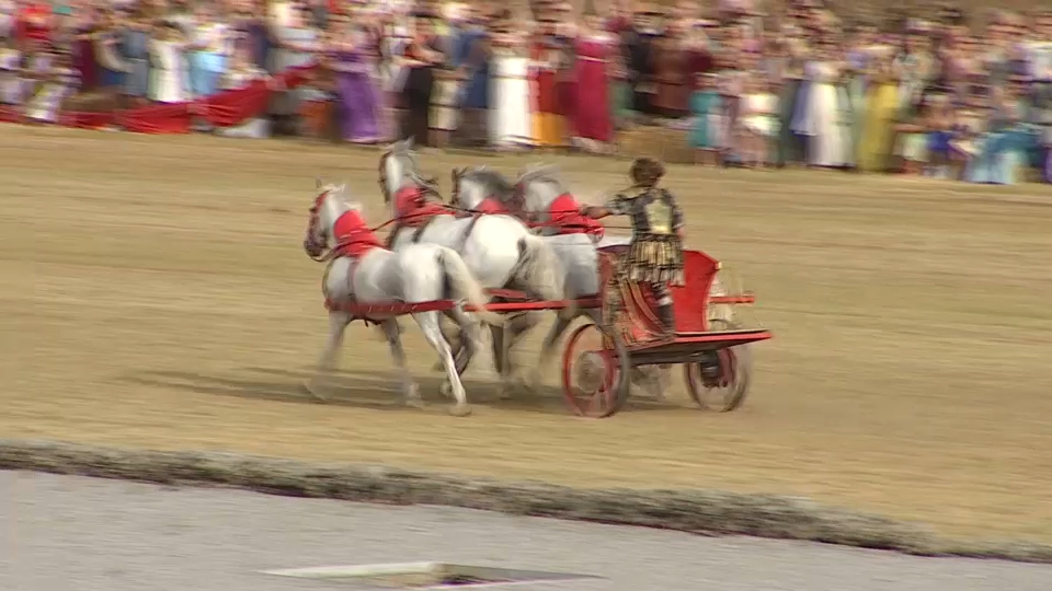 Mérida hace historia con una carrera de cuadrigas como las de hace 2.000 años
