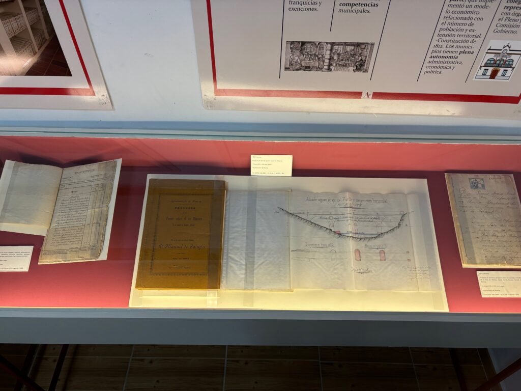 Una exposición en Pinofranqueado muestra documentos de su archivo de hace más de un siglo