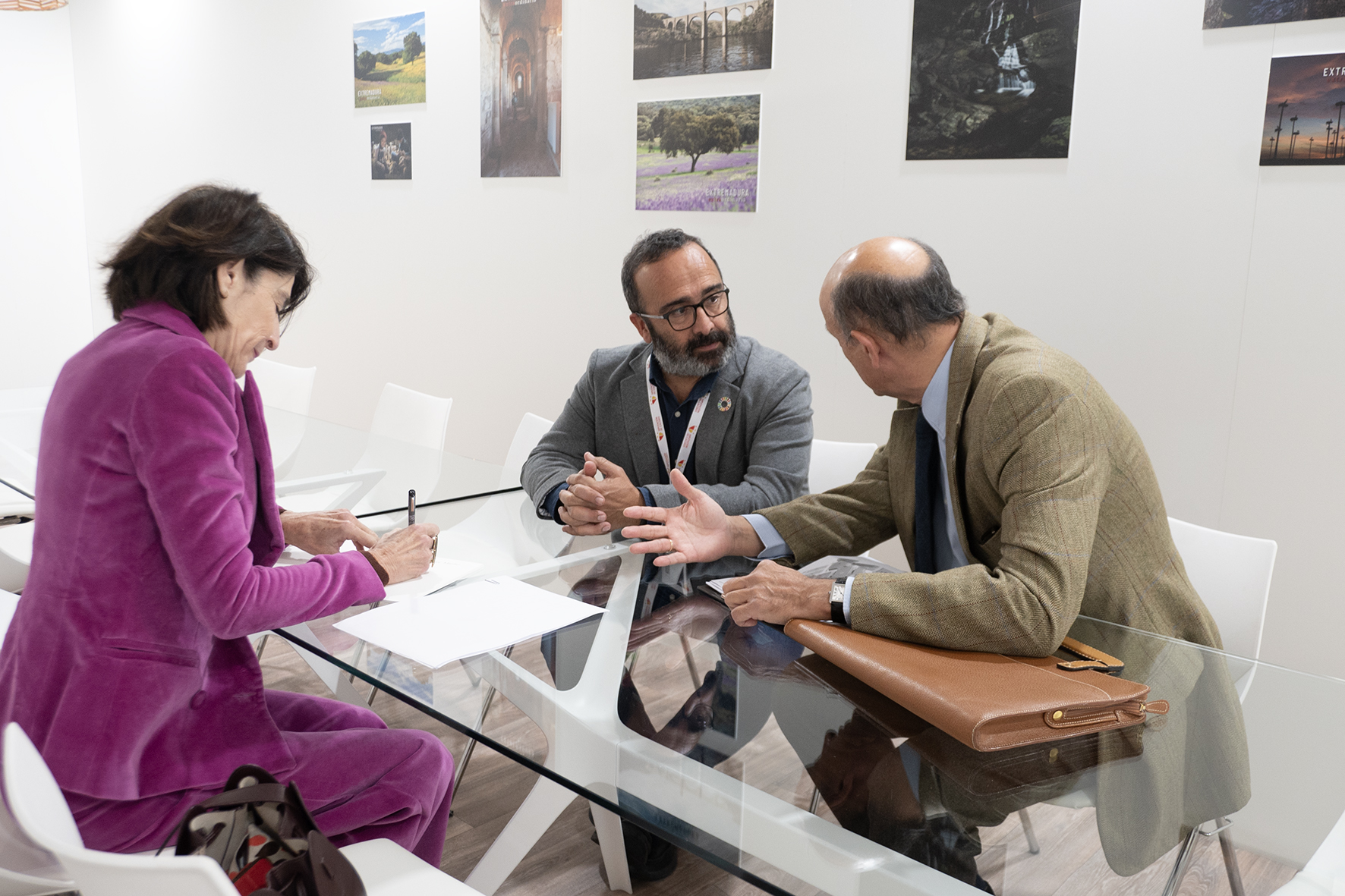 La Diputación de Cáceres promociona embalses, trenes turísticos, productos de calidad, naturaleza y patrimonio