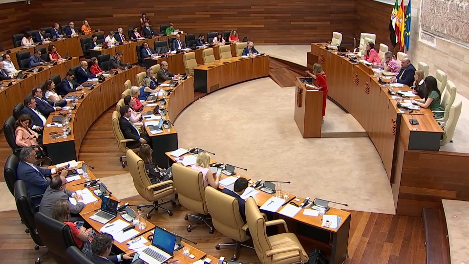 La jueza pide a la Asamblea de Extremadura que confirme si Gallardo es ya diputado y aforado