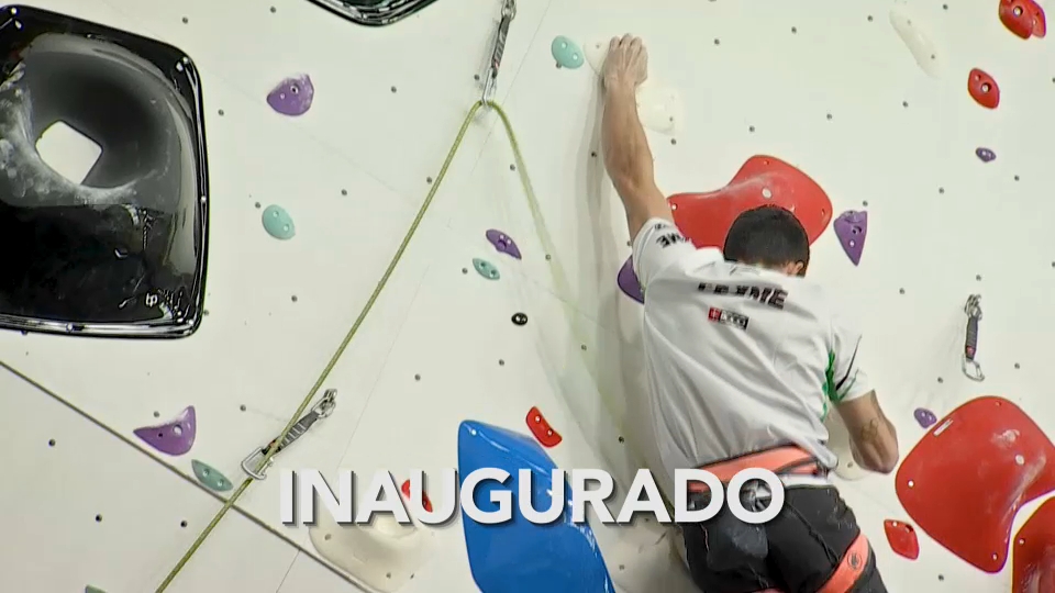 Alberto Ginés ve cumplido un sueño en Cáceres con el Rocódromo que lleva su nombre. 