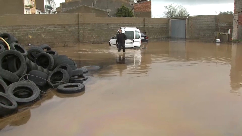 Aunque se mantiene la fase de vigilancia en toda la región. Son ya sesenta las presas que están soltando agua en Extremadura