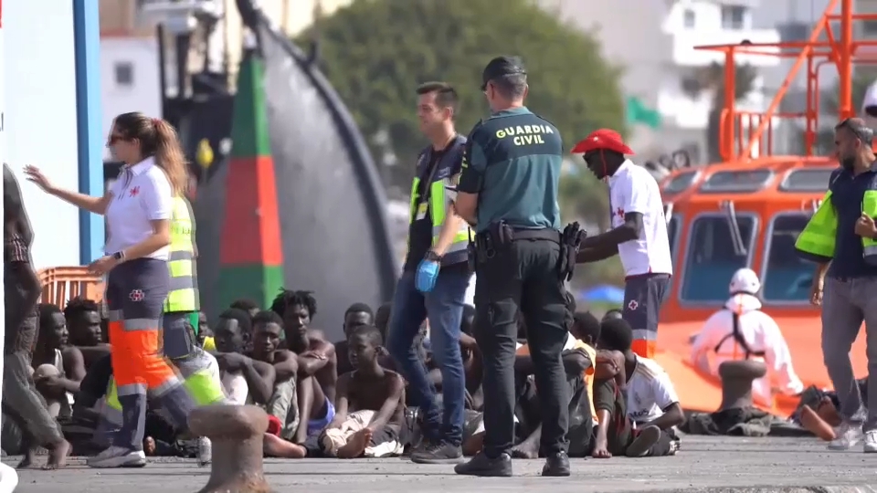 El Constitucional admite a trámite los recursos de Aragón, Cantabria y Extremadura contra la reubicación de menores migrantes