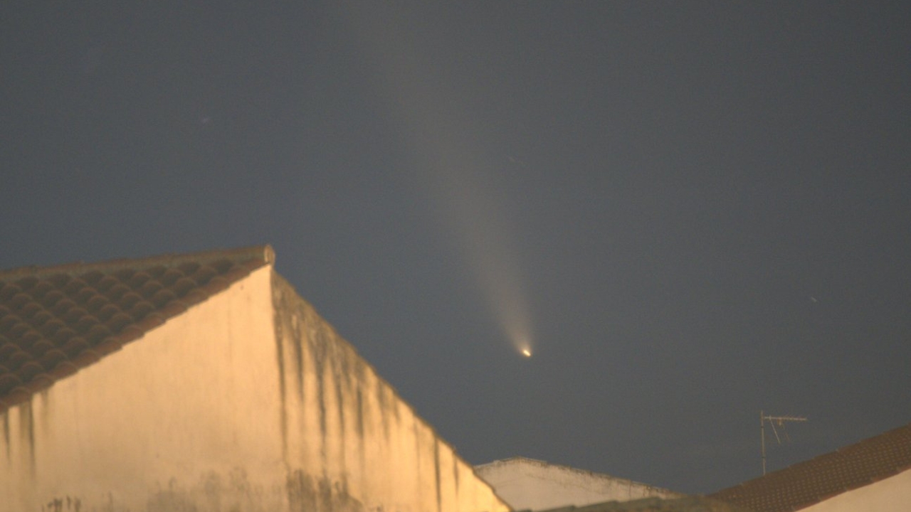 El cometa visto desde Quintana de la Serena