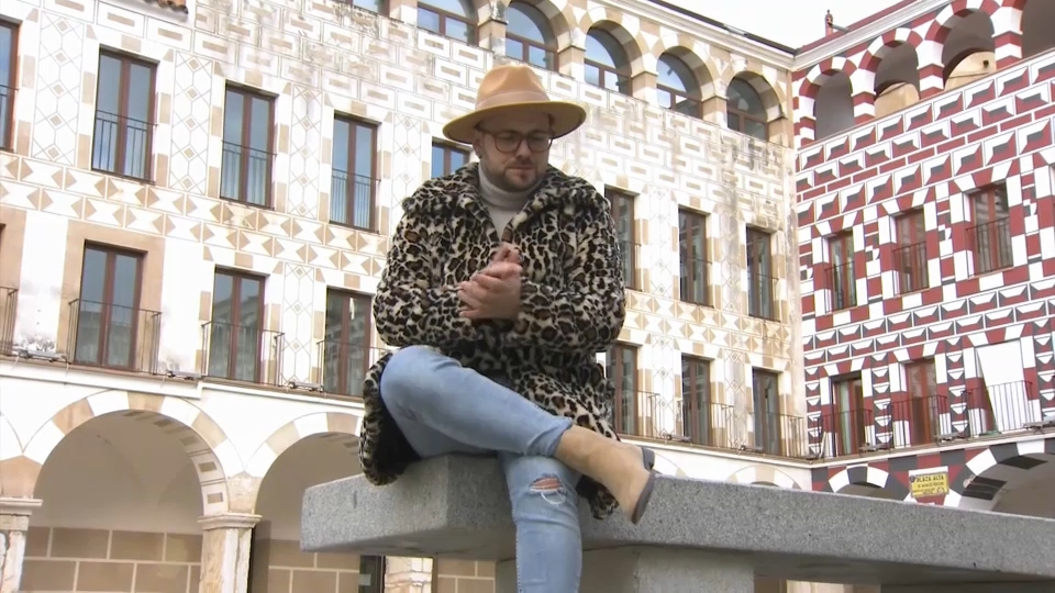 PERRETE EN LA PLAZA ALTA