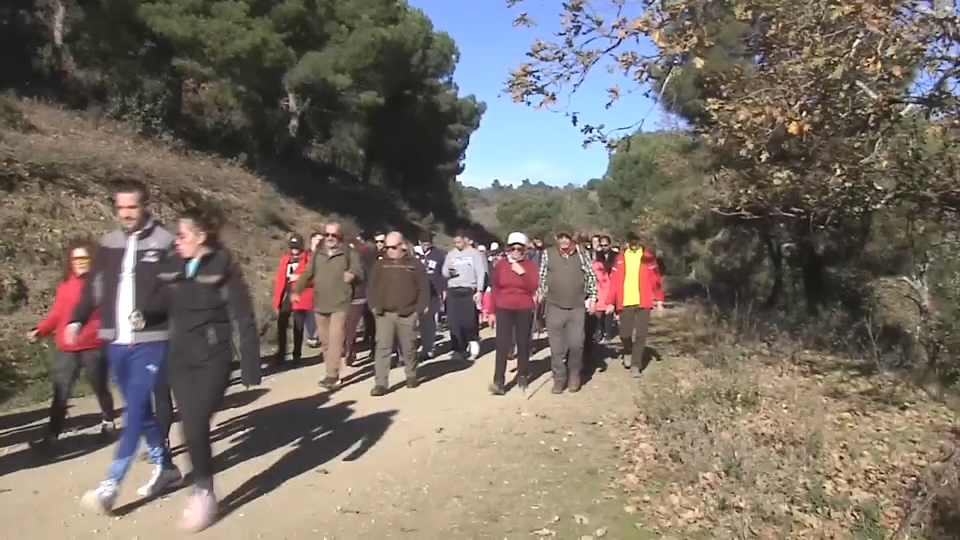 Ruta senderista en la Feria de Piñones de Calera de León