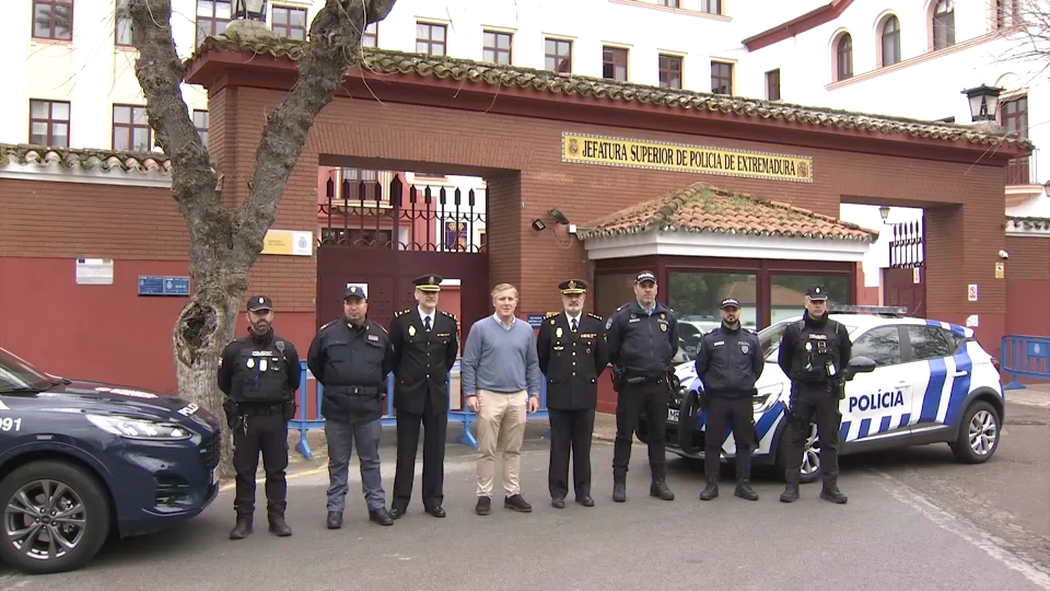 Agentes portugueses e italianos refuerzan la vigilancia policial en el Carnaval de Badajoz