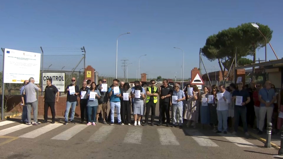 Funcionarios de prisiones se concentran en Cáceres y Badajoz tras la agresión sexual a una psicóloga en Sevilla II