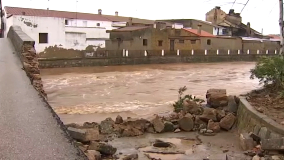 Recomendaciones a la población del 112 Extremadura ante riesgo de inundaciones