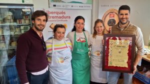 La Torta del Casar logra el premio a mejor queso de pasta blanda de oveja en la Feria del Queso de Trujillo