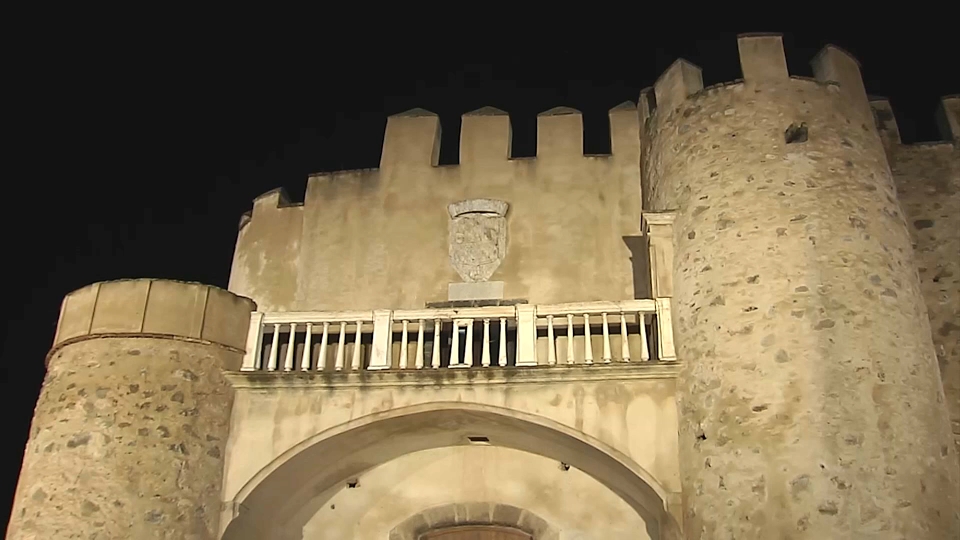 Valencia del Ventoso inaugura  la iluminación artística de su castillo y su Iglesia